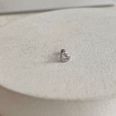 پیرسینگ گوش طرح قلب نگین دار