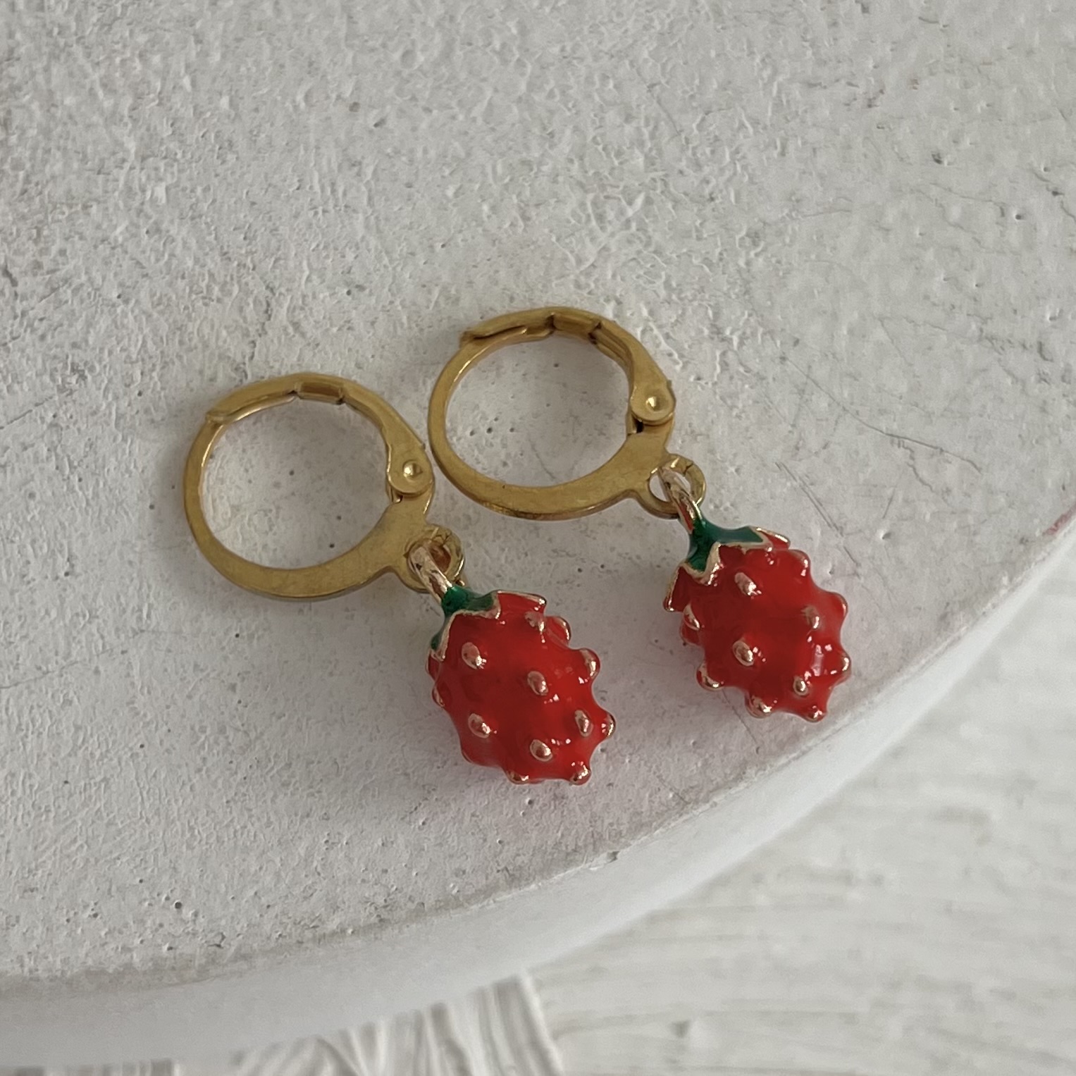 گوشواره تمشک  سه بعدی رنگ ثابت