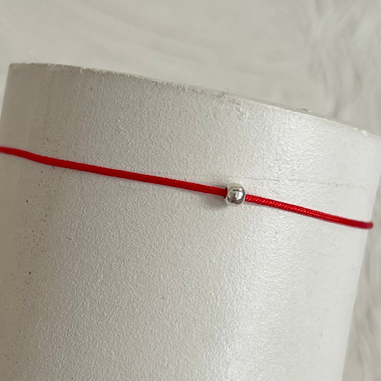 دستبند رد استرینگ گوی نقره ۹۲۵ | نماد عشق و پیوند